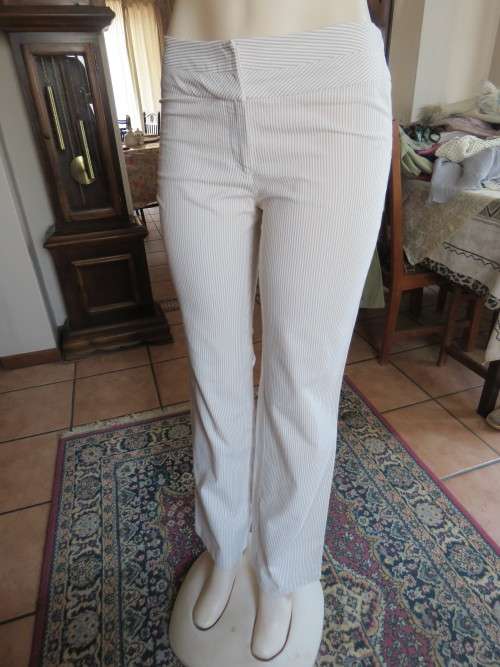 Absolute fabulous stripes pants in white and beige by OASIS size 34/10.Straight legs.New condition