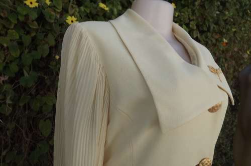 Amazing corn colour button down dress by AGIR size 32/8. Fully lined. Wide open collar New Condition