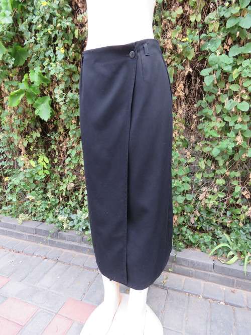 Black KELSO fold over skirt in size 36/12.Polycotton ribbed fabric.Belt loop if you want to wear one