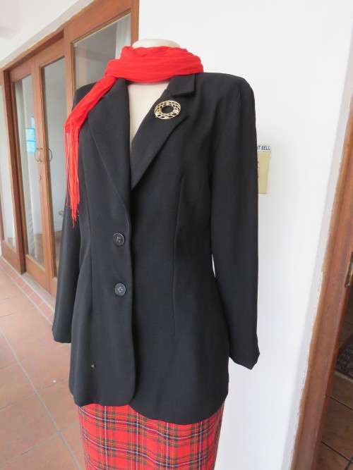 Elegant black tailored jacket by FOSHINI in size 32/8.Slits at sides.In heavy polyester