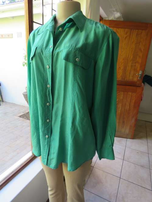 100% silk shirt in Seagreen by LINDEX COLLECTION.Size 40/16.Yoked back and front.