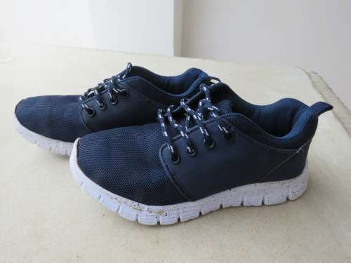 Pair of boys navy canvas tekkies in size 2 by WOOLWORTHS.As new
