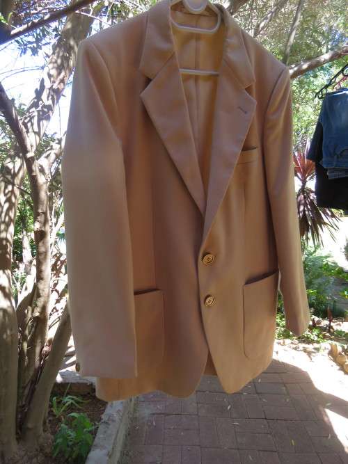 Rich cream colour men's jacket by MONATIC ALBA.Size 38.Trevira in 55% polyester and 45% new wool