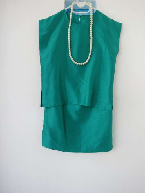 Green silky 2 piece outfit size 33/9.Boutique made.Lined.Pencil skirt.Boxed sleeveless top.