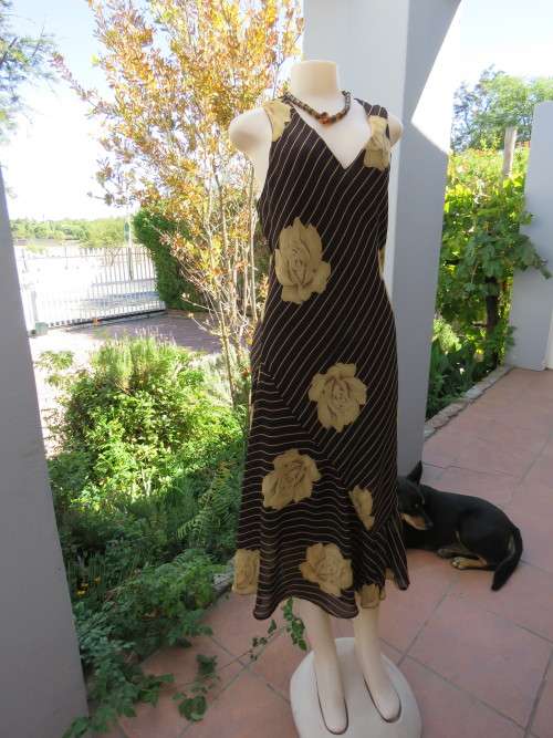 Shift dress in brown and cream diagonal stripes by TOUCH size 42/18.With V neckline.