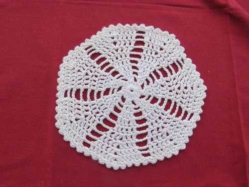 Very fine  crochet doily in white cotton yarn.Diameter 16 cm.New condition.