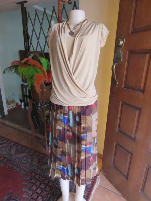 Rich cream colour stretch polyester top by 'FORMAL INSYNC'.Size 36/12.Strappy underlay.As new.