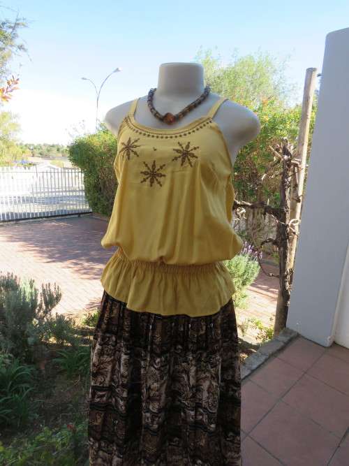 Mustard colour polyester/viscose top with thin adjustable straps.Size 32/8.Good condition.