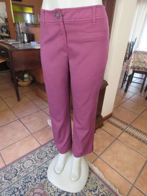 Classic pair of burgundy colour trousers by 'WOOLWORTHS'.Size 34/10.Ankle length.New condition.