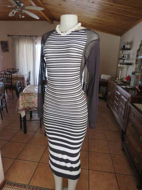 Bodycon dress with black/white horizontal stripes.Size 32/8 by 'IQ'.Good condition.
