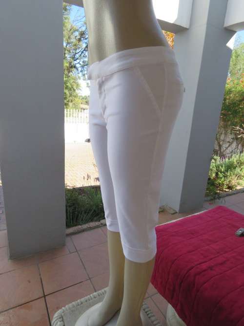 Pair of white pedal pushers by 'LEGIT' in size 36/12.Dummy pockets sides and back.Good condition.