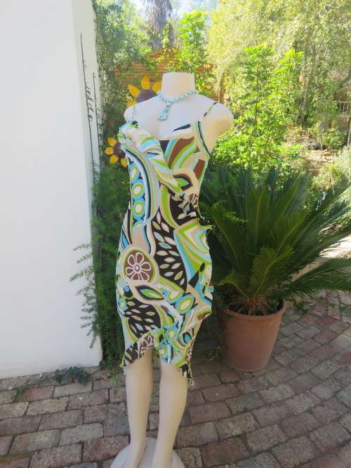 Dream bodycon dress for summer in creased polyester fabric by 'W.W.W in 30/6.New condition.