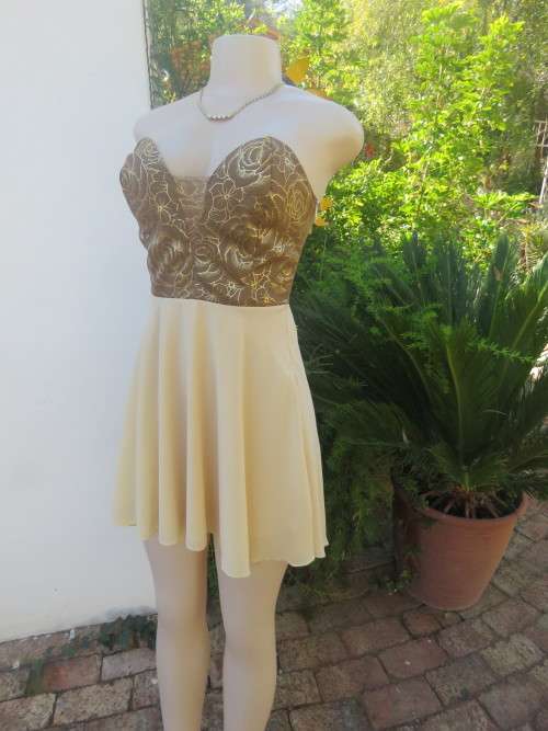 'SHOW STOPPING' strapless dress with gilded floral design top front in 34/10.New.