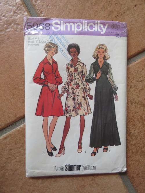 'SIMPLICITY' pattern 5968 in size 40/bust 112cm for dress in two lengths.Good condition.