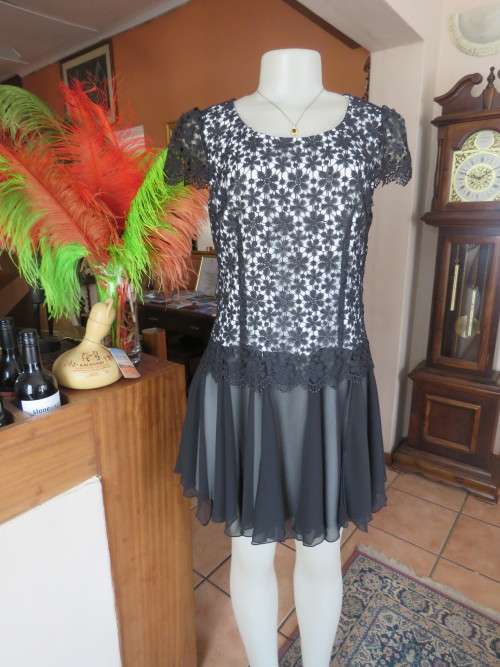 Gorgeous 36/12 special occasion black/white dress by 'GAOSIXUELAN' from Korea.New dress.