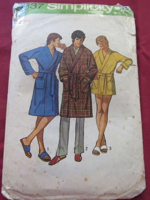 'SIMPLICITY' pattern 9637 in size Small for men's robe in two lengths.Good condition.