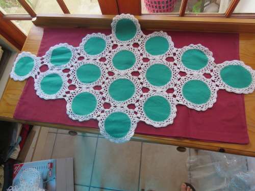Set of 3 oval shaped doilies each made up of 16 green linen circles.Size 83 x 48 cm.Good cond.