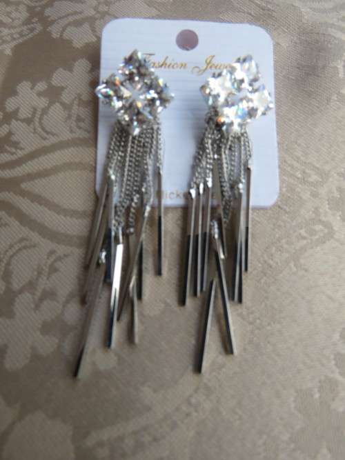 Pair of amazing glitter earrings for evening.Diamond shaped stud with silver toned chains.New.