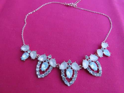 Fabulous choker style necklace with tear drop stones with amatis look.New necklace.