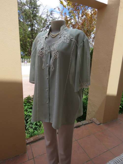 Avant Garde mint green button down top in size 46/22.By 'PARIS 21'.High neckline.New.