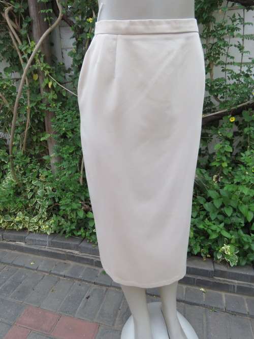 Ankle length beige pencil skirt in size 38/14.Boutique made in cotton and viscose blend.Good cond.
