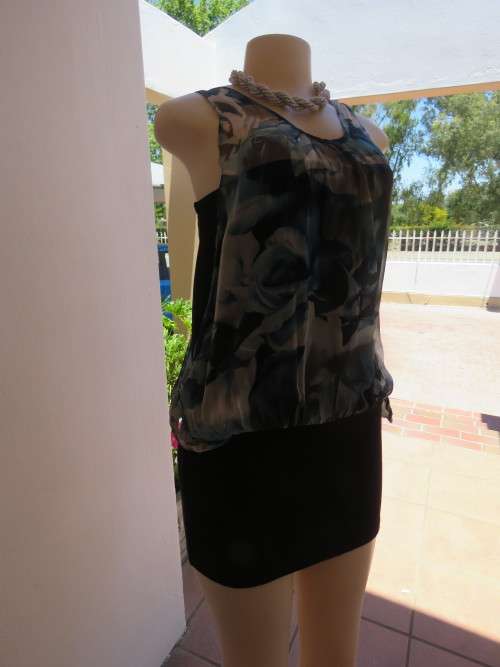 Ultra mini bodycon in black stretch cotton.Strapless by 'BUSH'.Size 32/8.See sexy back.New.