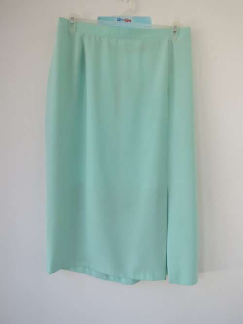Elegant,light turquoise pencil skirt with slit on left front.By 'DONNA CLAIRE' in size 44/20.As new