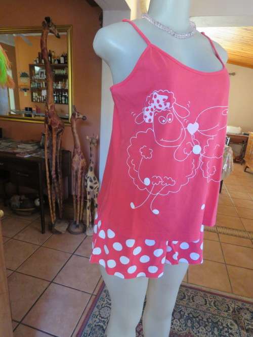 Pair of Meduim size ladies short pajama set.'BROEKIE' in dark pink with white polkadots. Good cond.