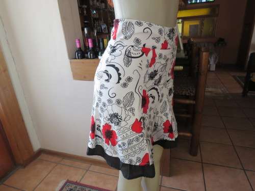 White short skirt with bold black and red flowers.Size 30/6.Used but in fine condition.