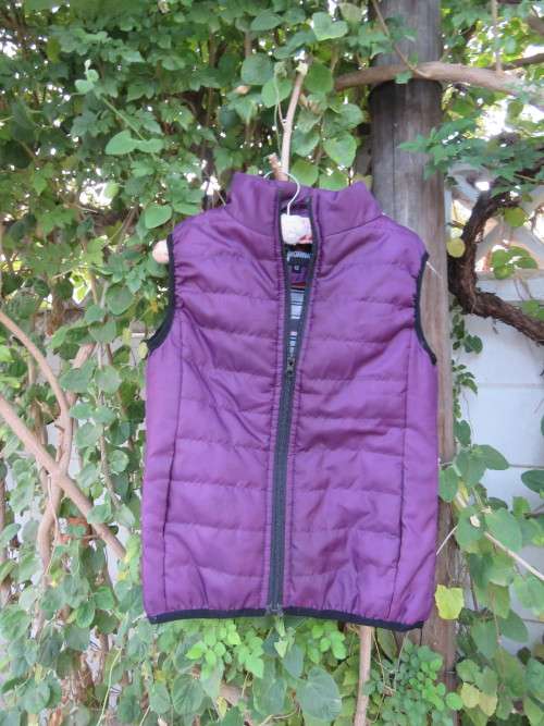 Sleeveless puff jacket in dark purple.Zip on front.By 'HIGHWAY' for 12 yr old.New condition.