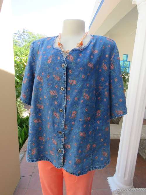 'REQUIREMENTS FOR WOMAN' chic and modern blue denim top with tiny coral flowers.Size 50/26.As new.