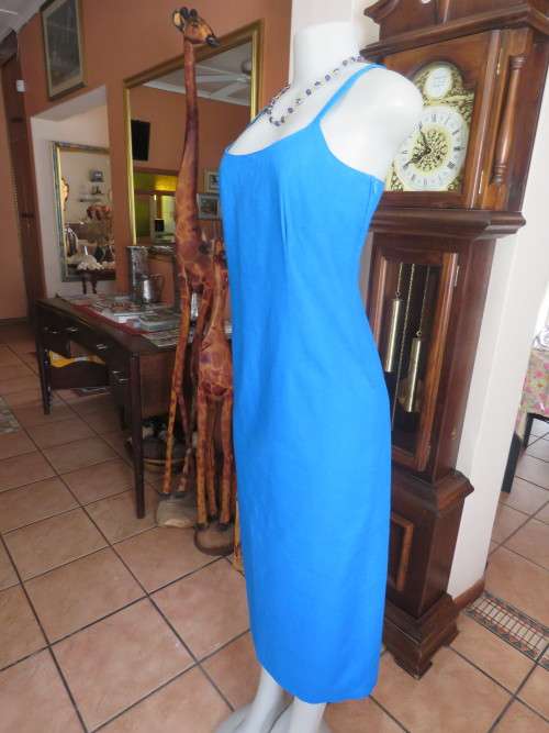 The all over colour will elongate your figure.Cobalt blue dress by 'MONOPOLY' in 35/11.New cond.