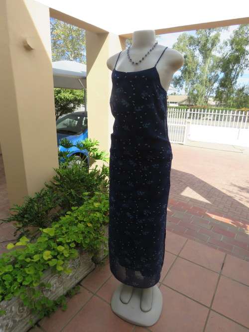 Fabulous navy ankle length dress fully lined.By 'TRUWORTHS' in size 32/8.Zip at back.New cond.