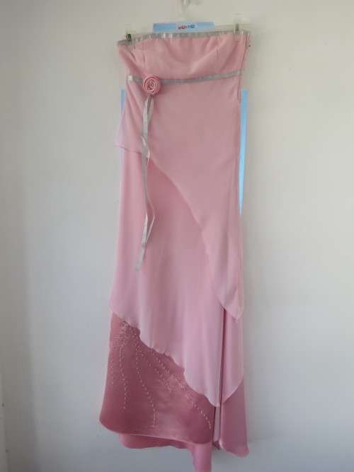 Beautiful soft pink strapless evening dress.Satin A-line dress in size 30/6 with fabric rose.As new.
