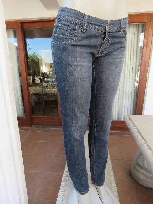 Dark denim jeans with low rise front.Size 32/8 by 'RT' in polycotton stretch.Skinny legs.Good cond.
