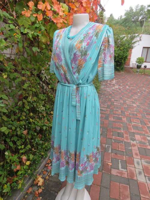 High class 'LADY COLONY' vintage dress made in Canada.Size 38/14.Fully lined.Good condition.