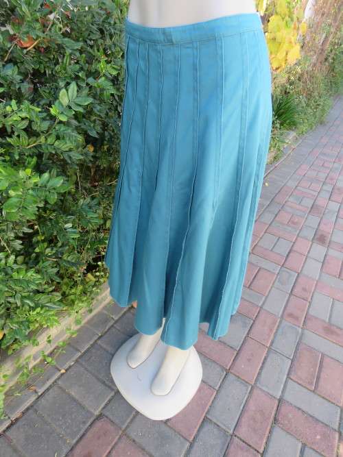 State of the art jade colour gored skirt.Size 36/12 by 'WOOLWORTHS'.Beautiful fit.As new.
