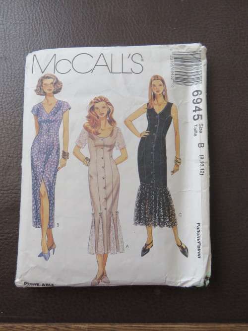 Stunning `McCALL`s` dress pattern no.6945 in 14 pieces.Size 8,10 and 12.Good cond.