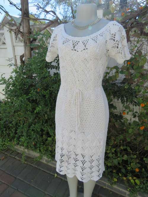 Sensational crocheted dress in cream cotton yarn in size 34/10.New.Never worn.