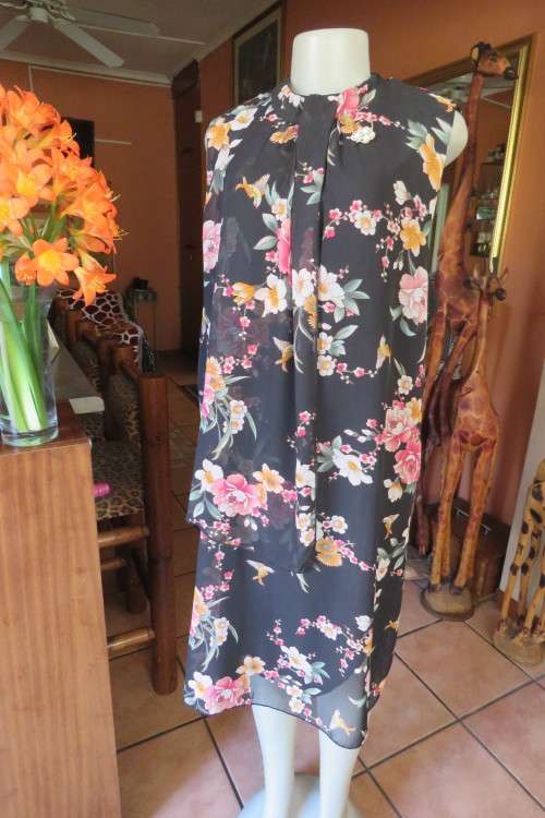 Stunning black sleeveless dress in sheath fashion in size 48/24.By IMAGE in 48/24.Good cond.