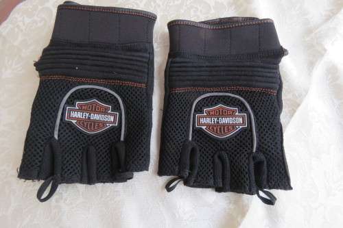 Pair of black fingerless genuine HARLEY DAVIDSON gloves.Size XL.New cond.