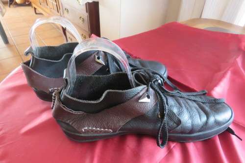 Pair of comfy genuine leather Men's shoes by 'Clacke' size 8. In black with brown attachment. As new