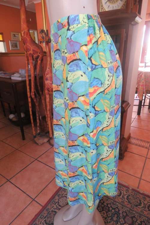 Pretty colourful vintage skirt by 'Fashionette' in size 36/12. In greens, blues, purple and yellow.