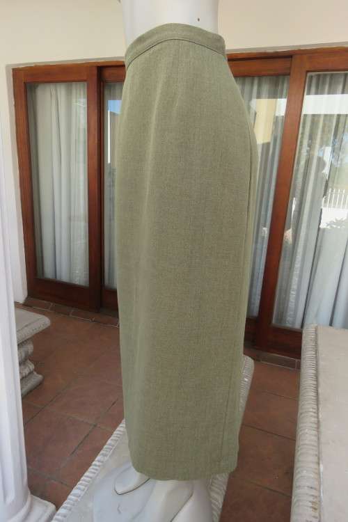 Top of the line mottled army green ankle length fully lined pencil skirt.Size 42/18 by MERIEN HALL