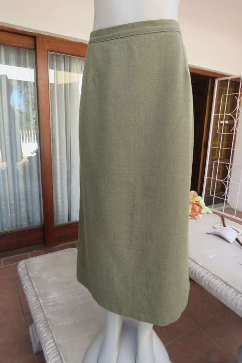 Top of the line mottled army green ankle length fully lined pencil skirt.Size 42/18 by MERIEN HALL