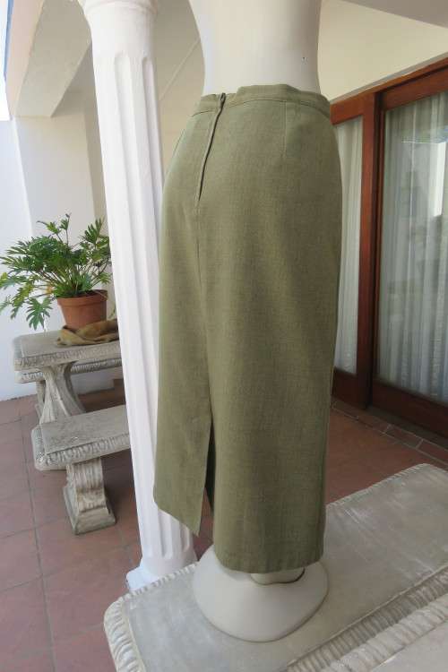 Top of the line mottled army green ankle length fully lined pencil skirt.Size 42/18 by MERIEN HALL