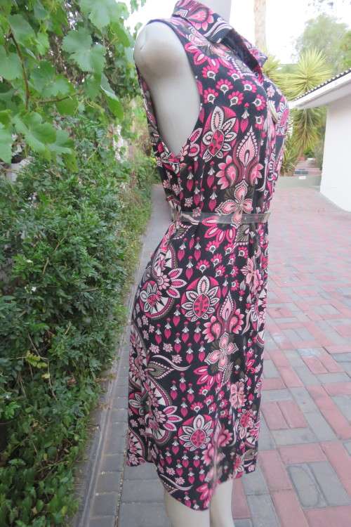 Black shirt dress with bo-ho print in different pinks. Button down front. Size 36/12.