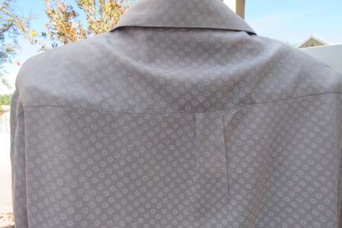 Charming 100% viscose shirt in silvergrey with small white circle patterns. Size 40/16.