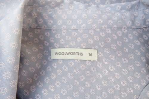 Charming 100% viscose shirt in silvergrey with small white circle patterns. Size 40/16.