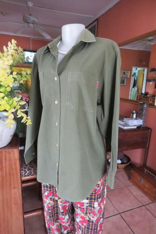 Army green ladies long sleeve casual shirt by 'News' in size 40/16. Two front pockets.